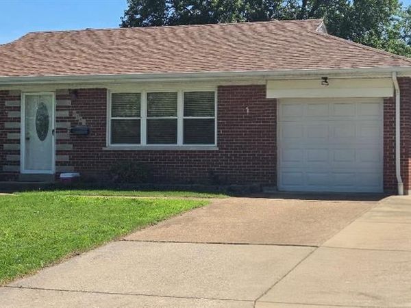 8446 Hampstead Drive, Affton, MO 63123