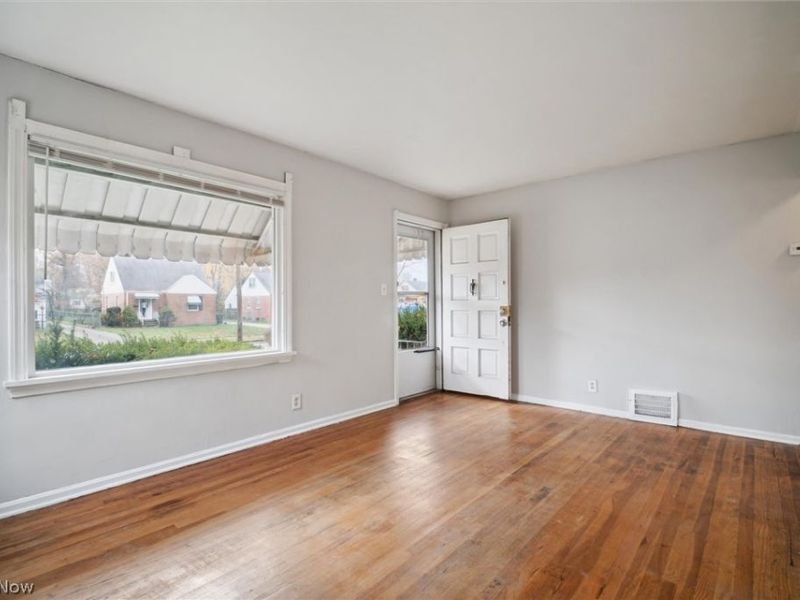 25301 Marsdon Drive, Euclid, OH 44132 Photo 3