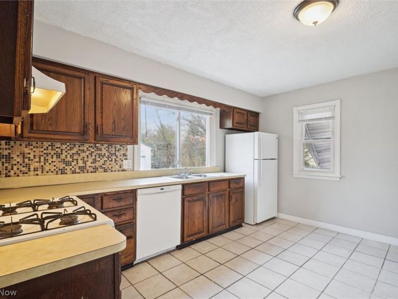 25301 Marsdon Drive, Euclid, OH 44132 Photo 8