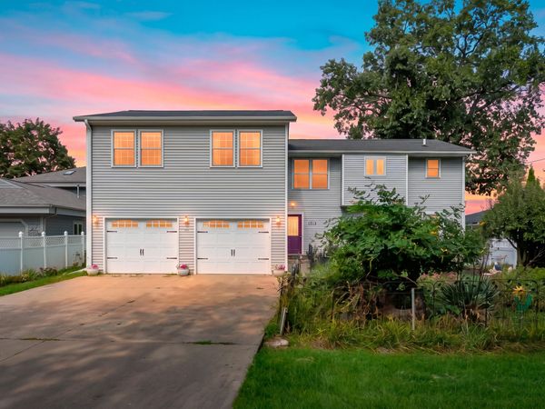 1713 Lakeview Drive, Portage, MI 49002