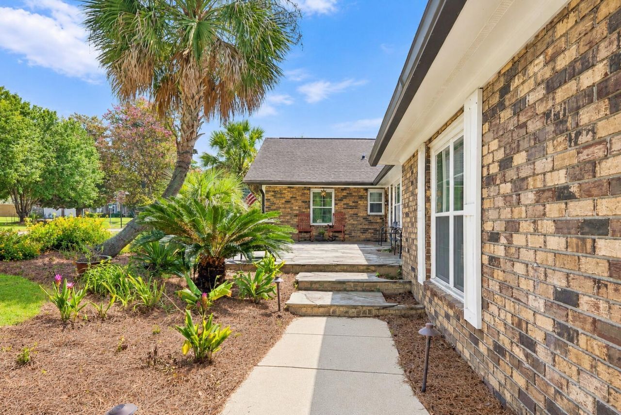 2204 Forest Lakes Boulevard Photo 7