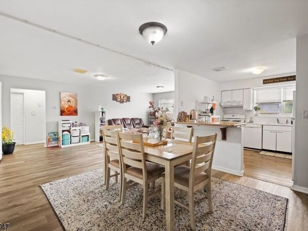 32 A-6 Woodedge Ave, Edison, NJ 08817