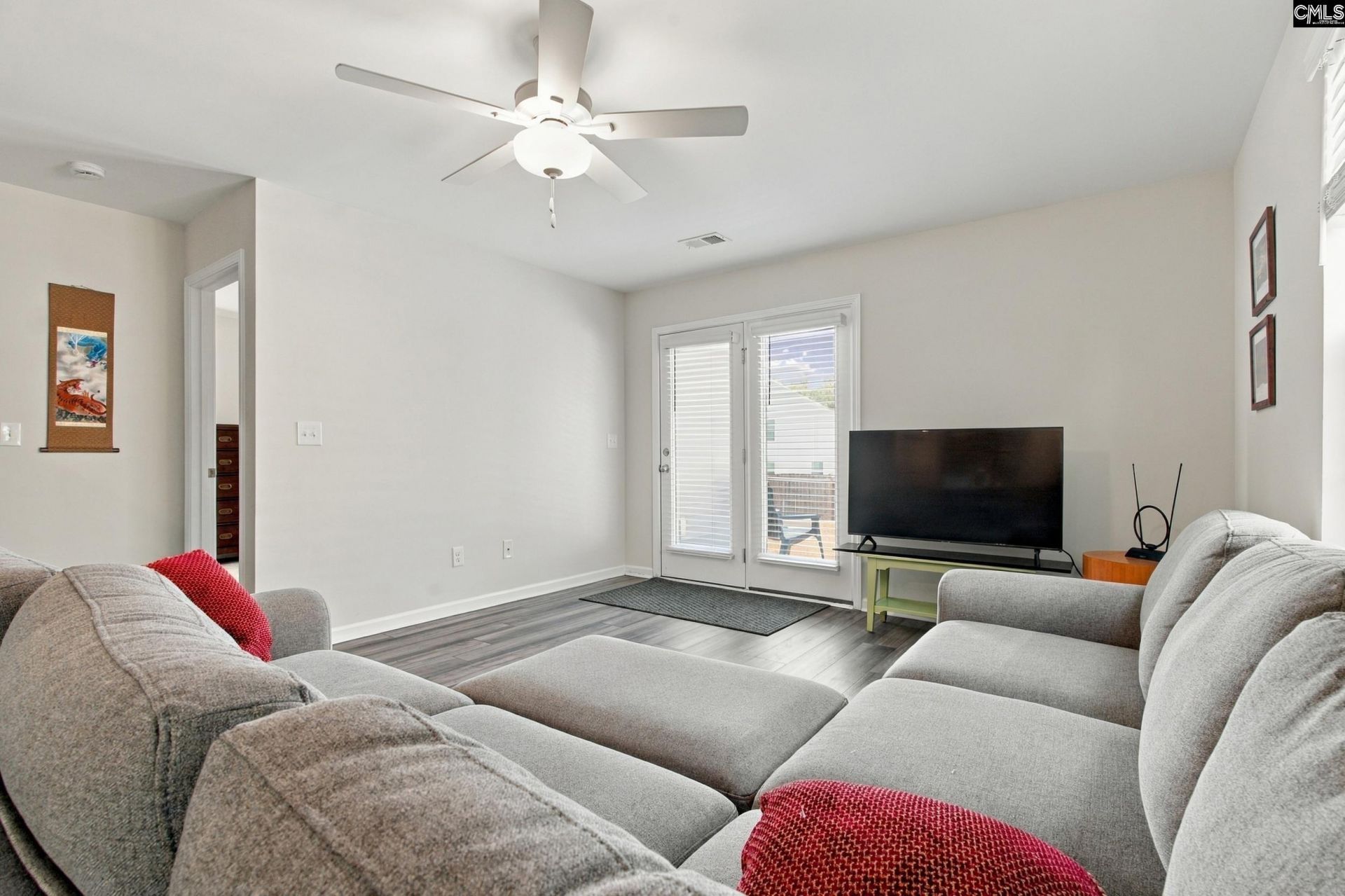 2032 Mapleton Drive  Photo 8