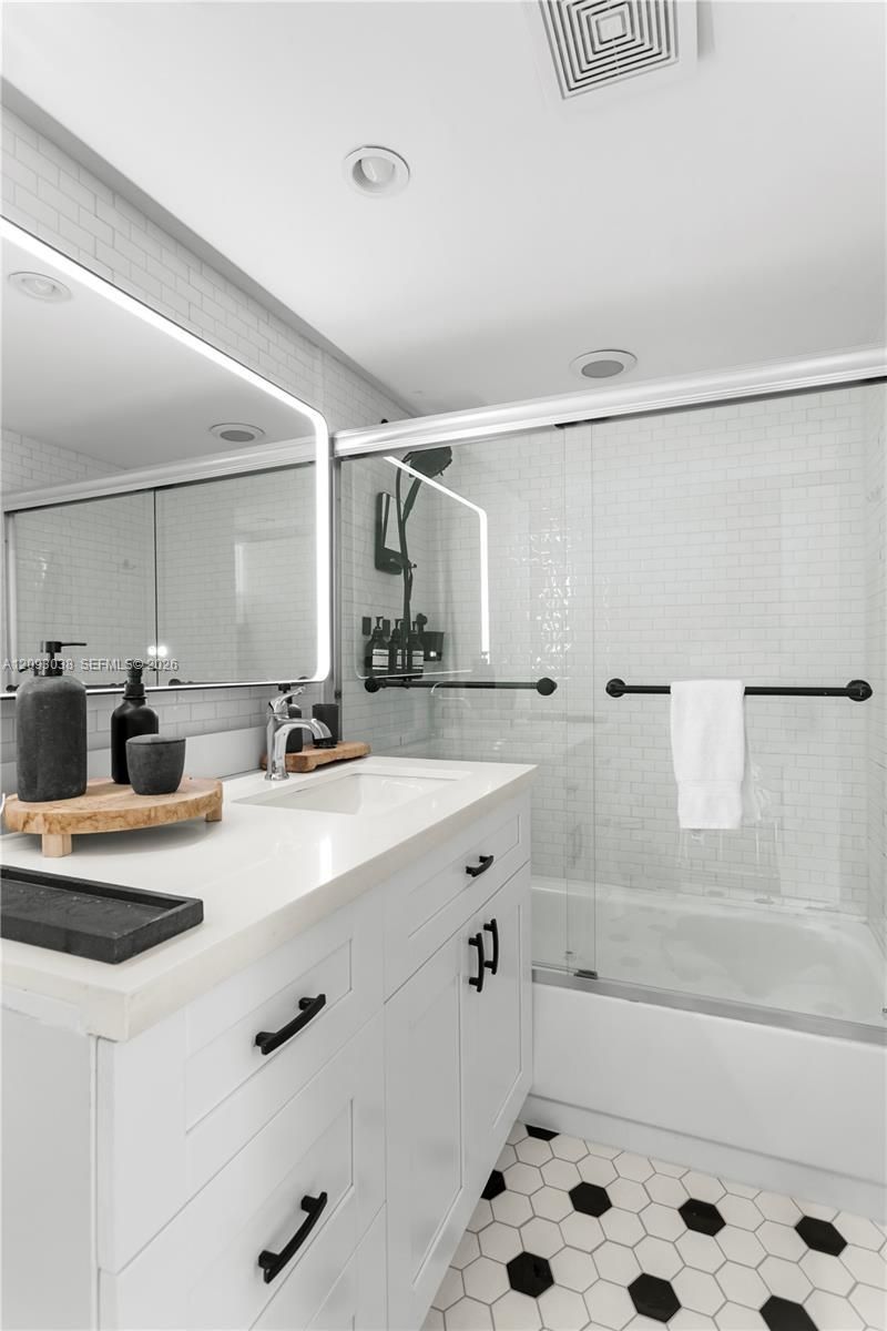 4301 Collins Ave , Unit 207, Miami Beach, FL 33140 Photo