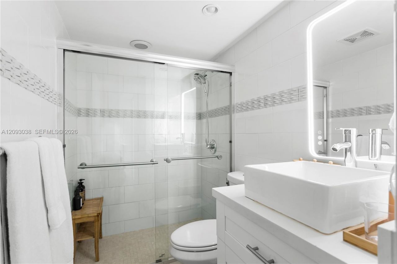 4301 Collins Ave , Unit 207, Miami Beach, FL 33140 Photo
