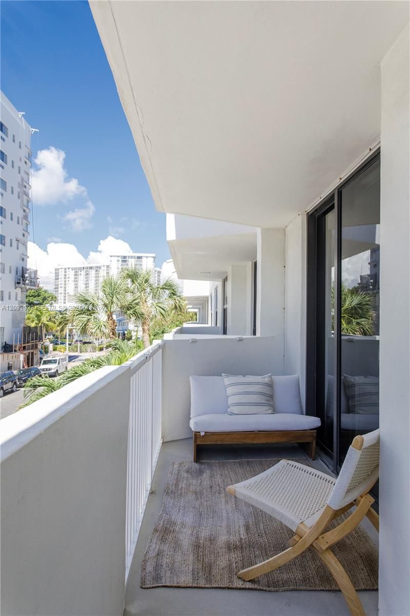 4301 Collins Ave , Unit 207, Miami Beach, FL 33140 Photo