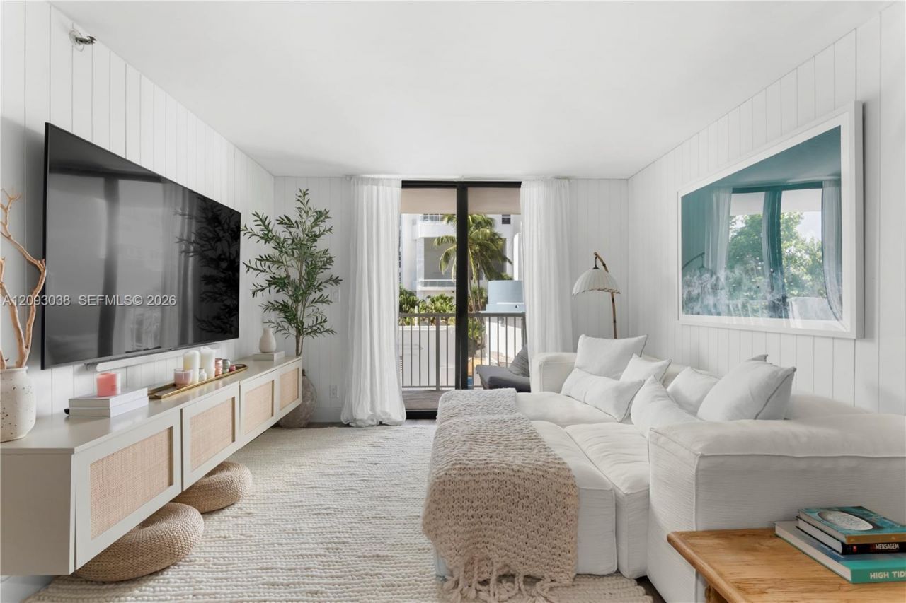 4301 Collins Ave , Unit 207, Miami Beach, FL 33140 Photo