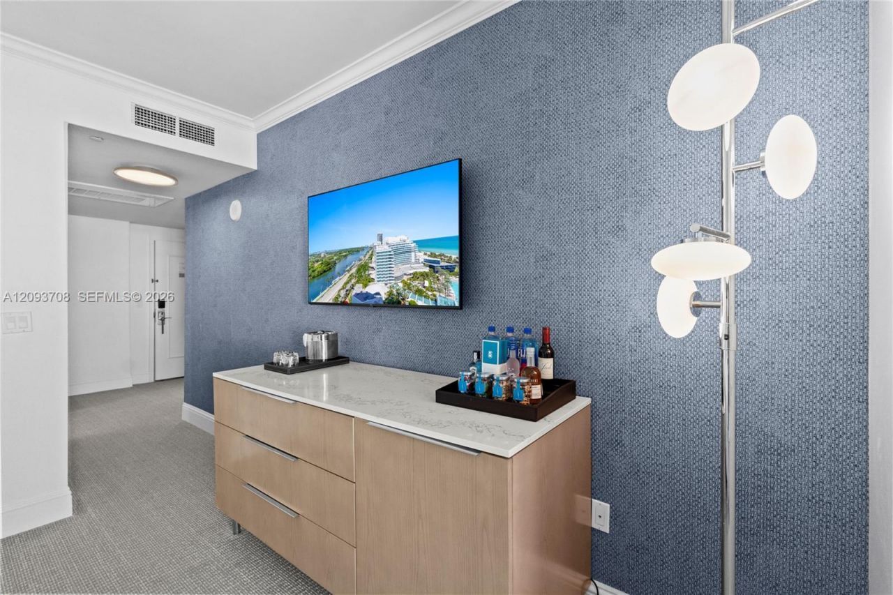 4401 Collins Ave, Unit 1709, Miami Beach, FL 33140 Photo