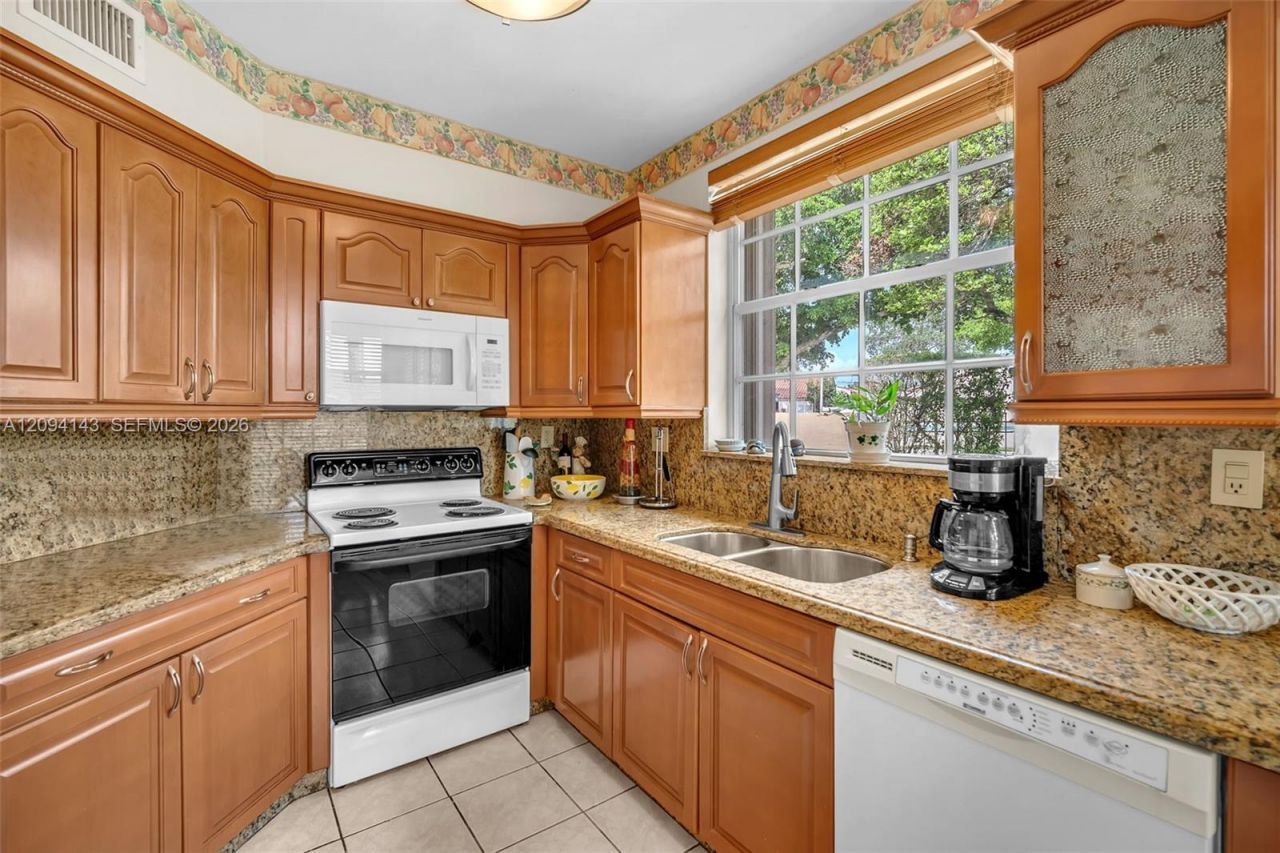 14611 Balgowan Rd , Unit 103-1, Miami Lakes, FL 33016 Photo