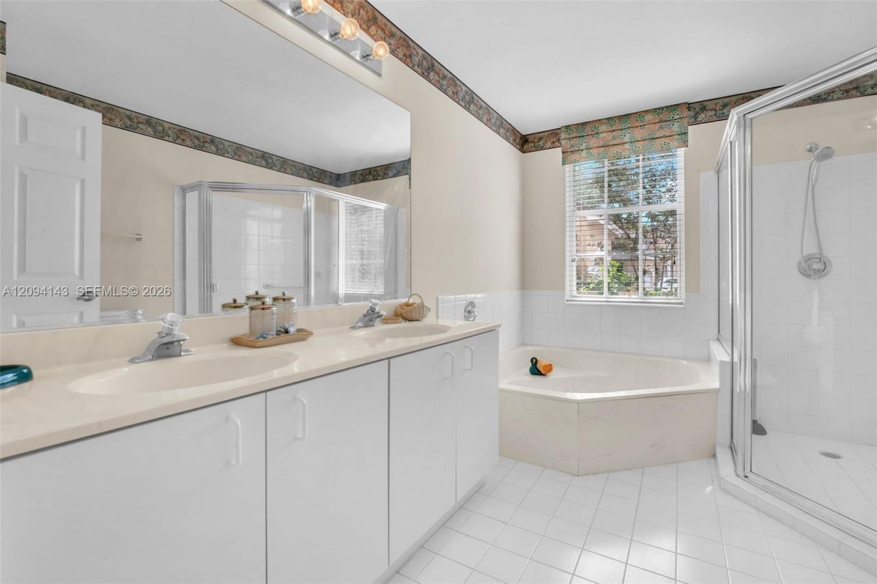 14611 Balgowan Rd , Unit 103-1, Miami Lakes, FL 33016 Photo