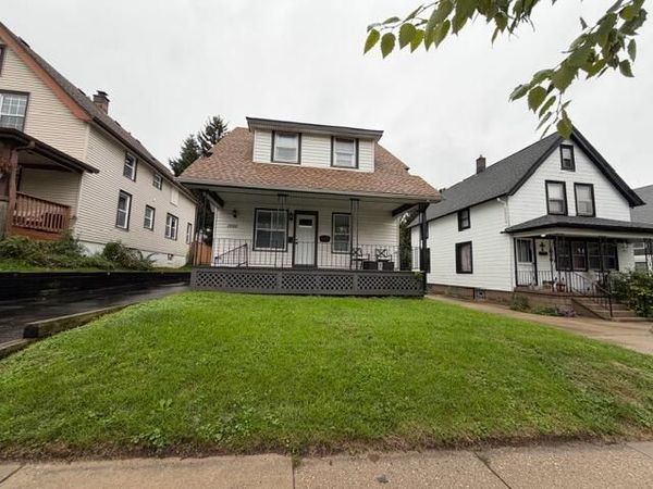 1055 N 68th STREET, Wauwatosa, WI 53213