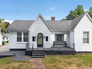 140 Grove Avenue, Madison Heights, VA 24572