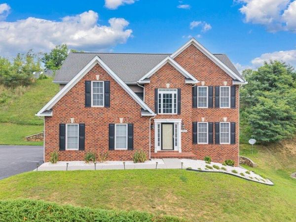 2925 Phillips Brook LN, Salem, VA 24153