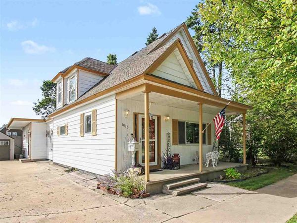 1018 Waukazoo, Petoskey, MI 49770