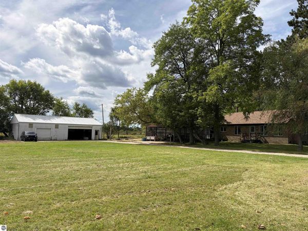 2413 Kelly Road W, Lake City, MI 49651