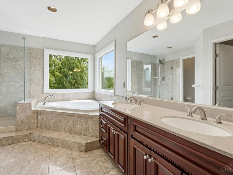 10934 Fallstone Drive, Cincinnati, OH 45246 Photo 50