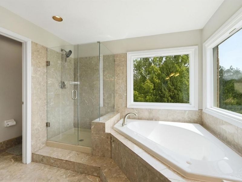 10934 Fallstone Drive, Cincinnati, OH 45246 Photo 54