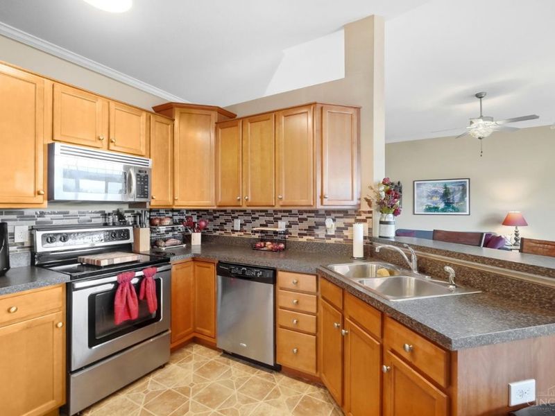7771 Skyview Circle, Green Township, OH 45248 Photo 11
