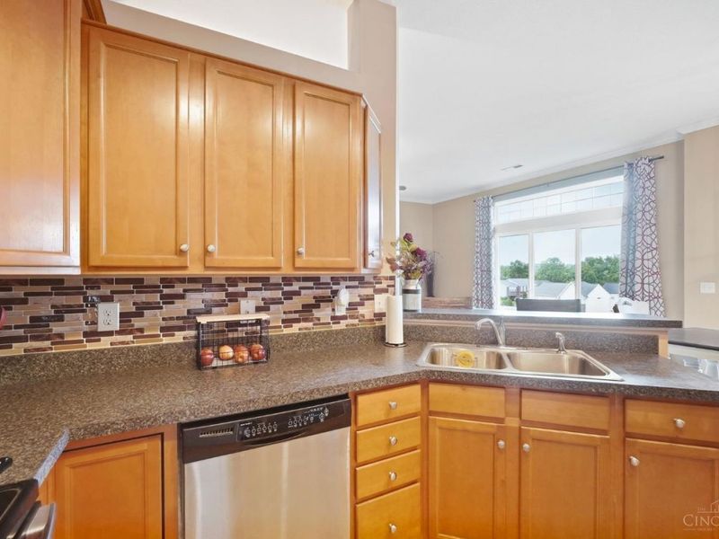 7771 Skyview Circle, Green Township, OH 45248 Photo 12