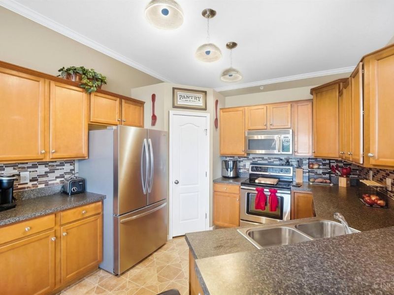 7771 Skyview Circle, Green Township, OH 45248 Photo 14