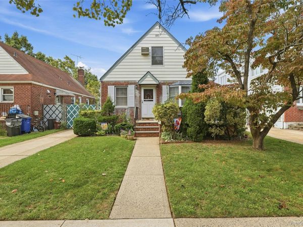 7954 264th Street , Glen Oaks, NY 11004