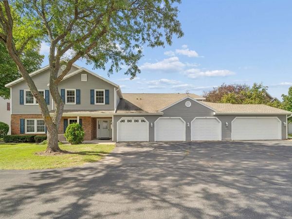 2553 VILLAGE LANE, Unit B, Oshkosh, WI 54904