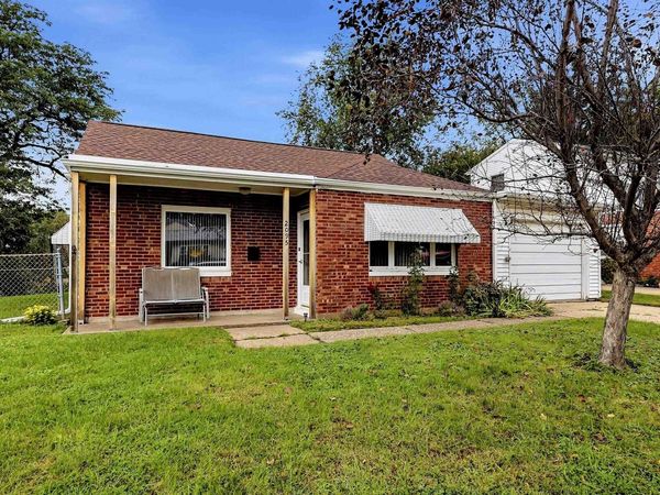 2095 Ogilby Road, Dubuque, IA 52001