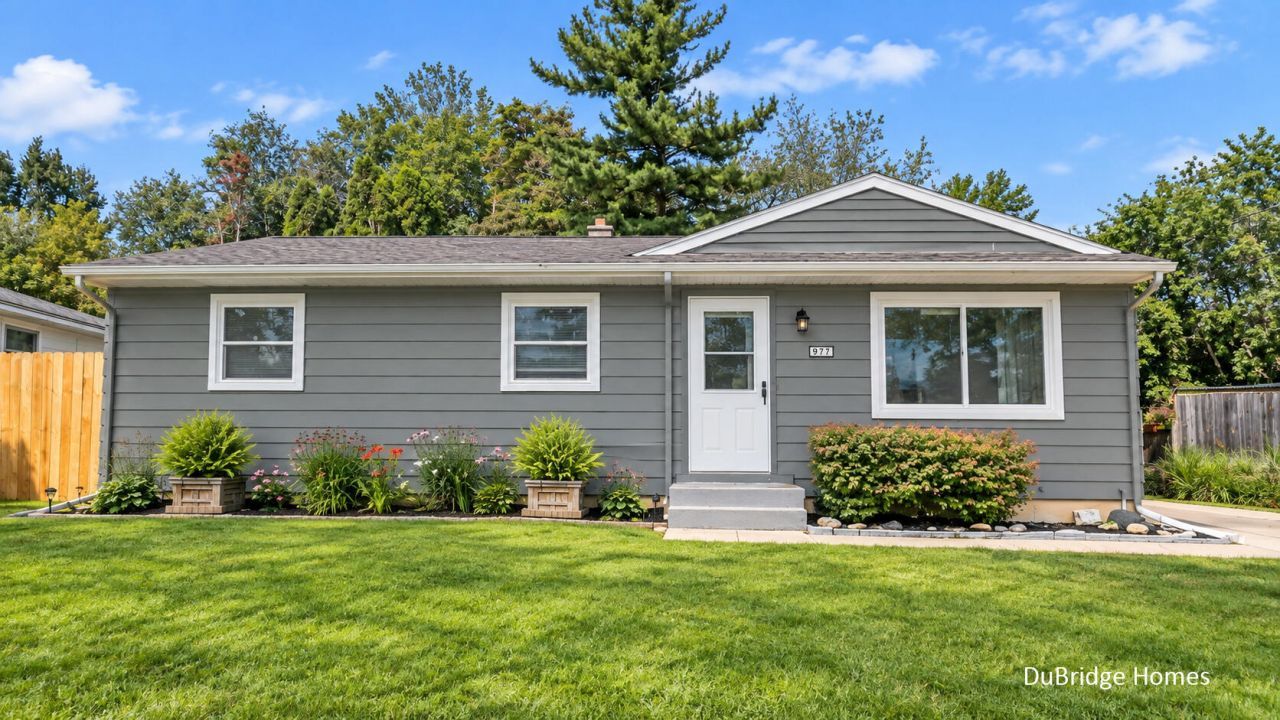 977 Coventry Drive Nw, Grand Rapids, MI 49544 Main Photo