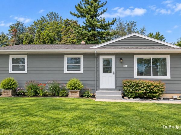 977 Coventry Drive NW, Grand Rapids, MI 49544