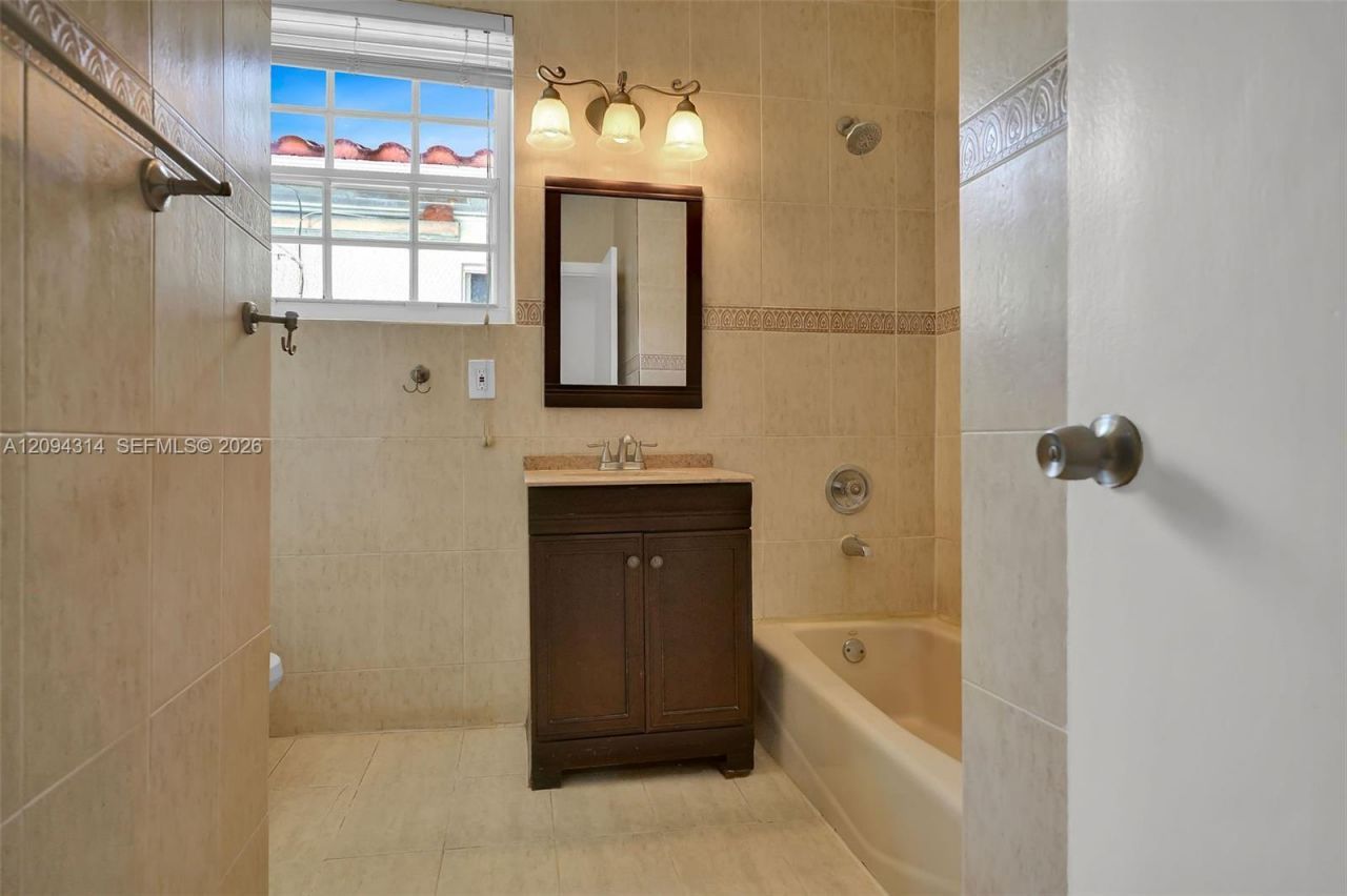 4529 Royal Palm Ave , Unit 4529, Miami Beach, FL 33140 Photo