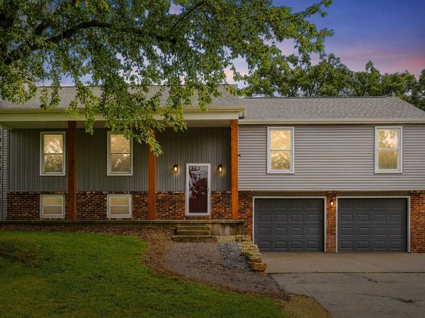 975 Hillcrest Circle, Platteville, WI 53818
