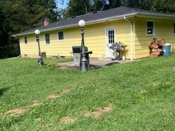 8480 West Pike , Hopewell, OH 43746