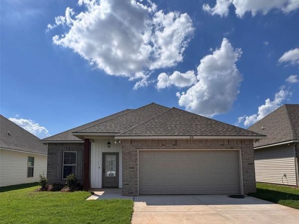 818 Venecia , Bossier City, LA 71111