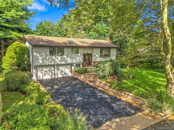 6 Kinsella Street, Dix Hills, NY 11746