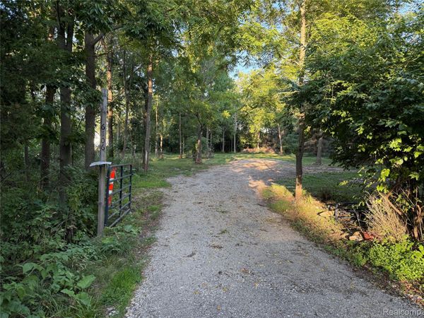 6106 River Road , Flint Township, Mi 48433