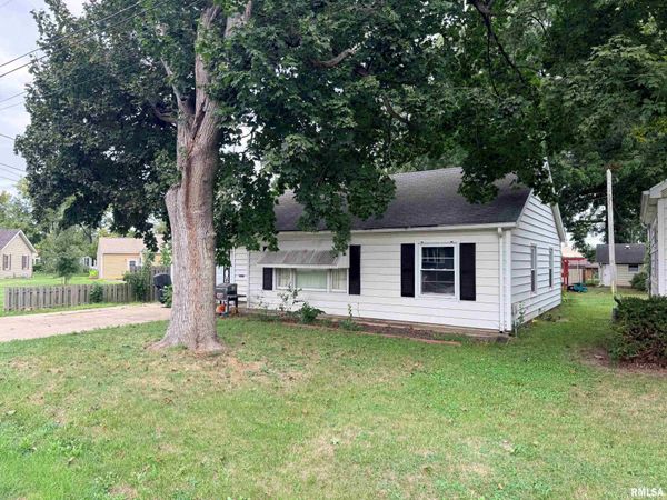 1384 Goltra Avenue, Jacksonville, IL 62650