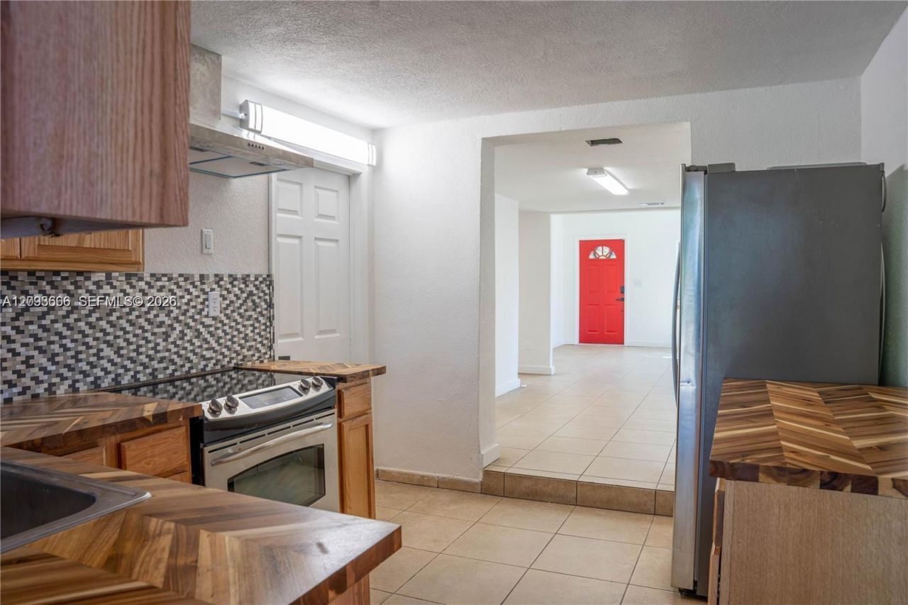 861 W 32nd St , Hialeah, FL 33012 Photo