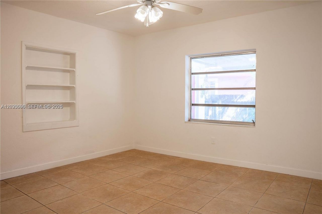 861 W 32nd St , Hialeah, FL 33012 Photo