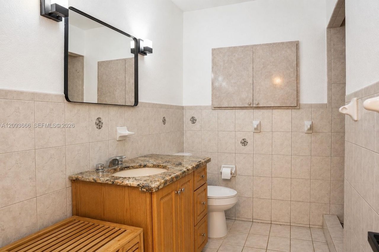 861 W 32nd St , Hialeah, FL 33012 Photo
