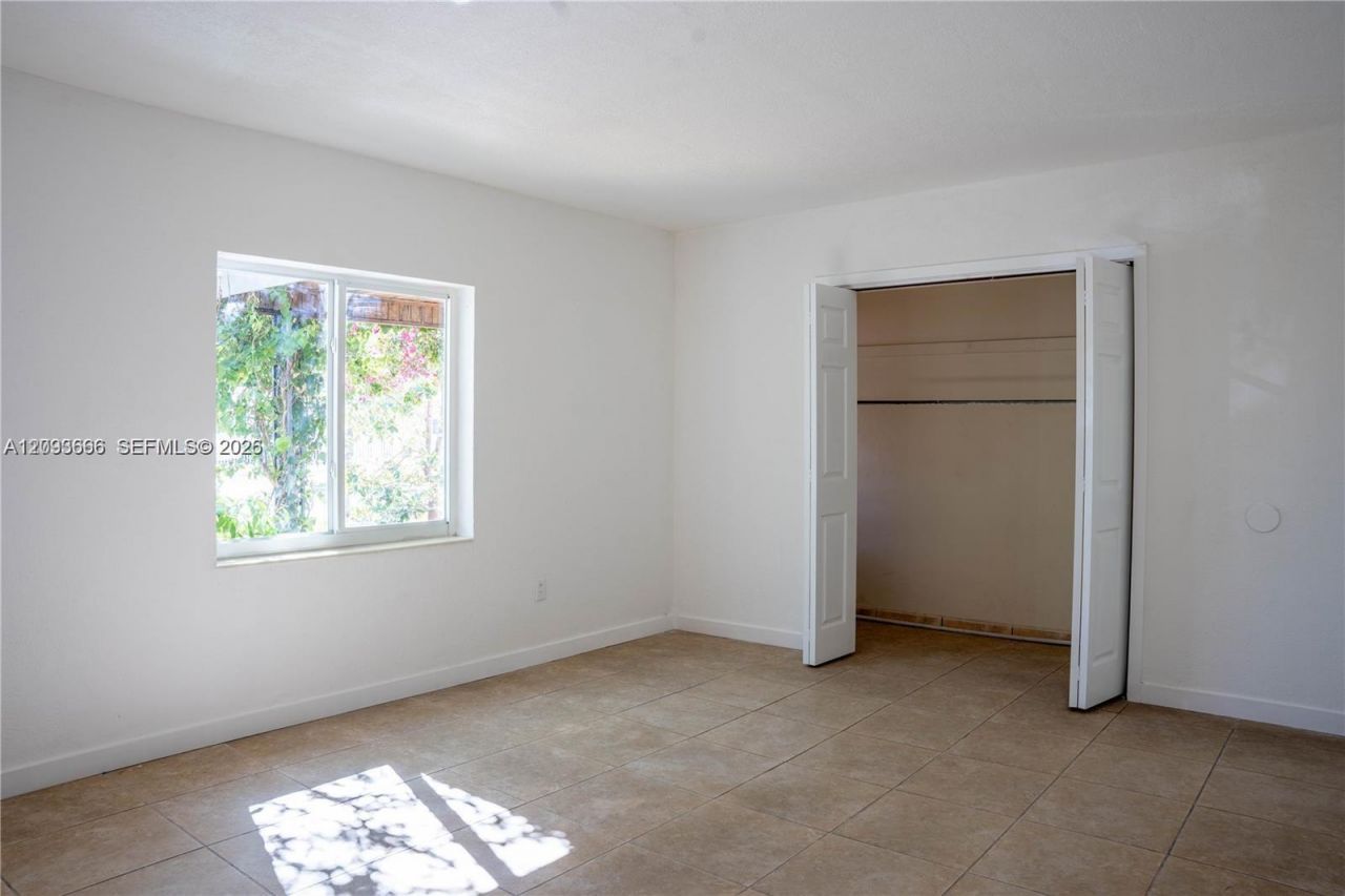 861 W 32nd St , Hialeah, FL 33012 Photo