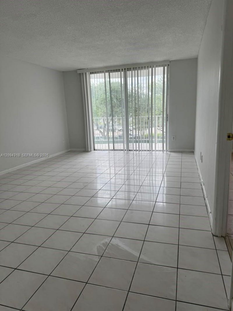 484 NW 165th St Rd , Unit A-311, Miami, FL 33169 Photo
