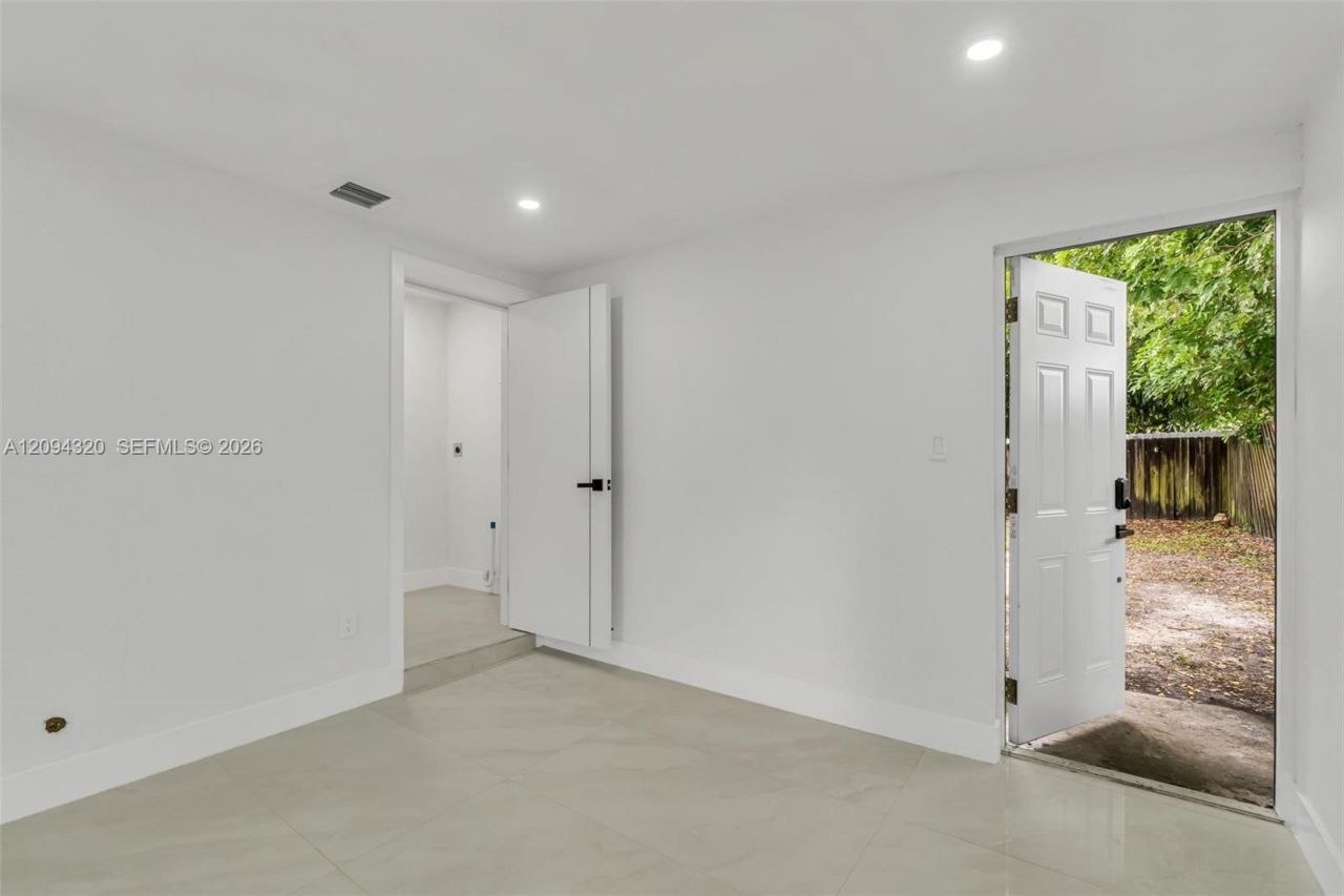 2637 Nassau Dr , Miramar, FL 33023 Photo