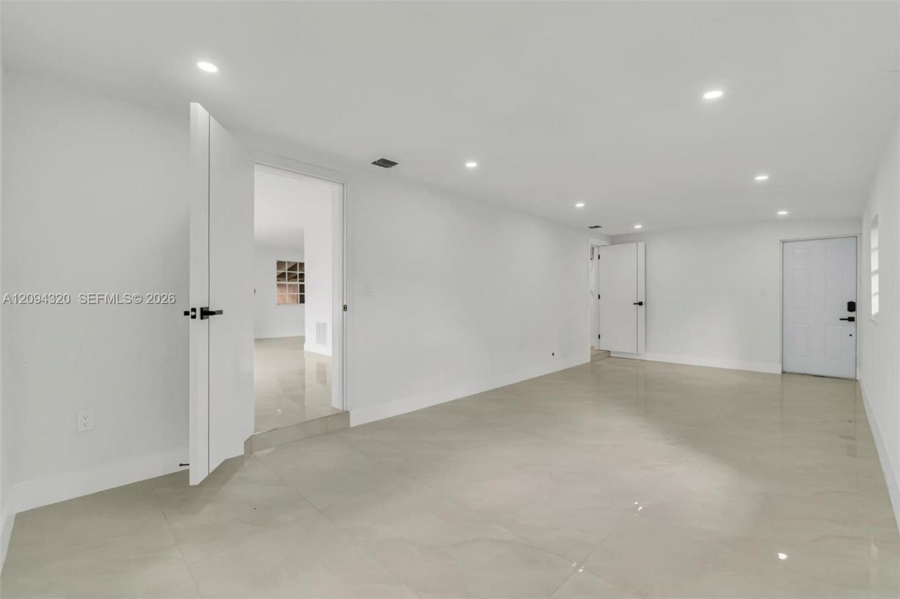 2637 Nassau Dr , Miramar, FL 33023 Photo