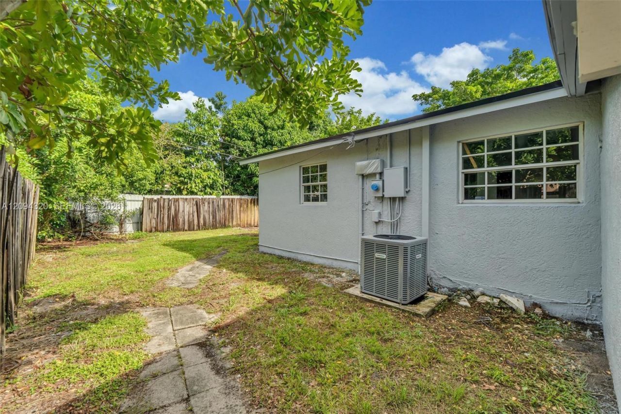 2637 Nassau Dr , Miramar, FL 33023 Photo