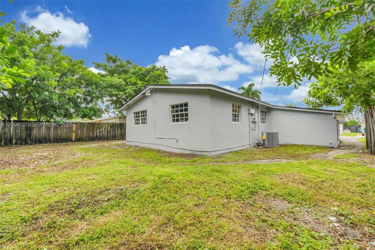 2637 Nassau Dr , Miramar, FL 33023 Photo