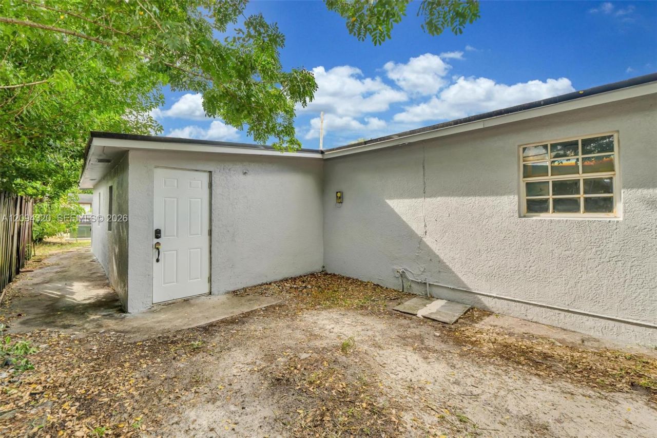 2637 Nassau Dr , Miramar, FL 33023 Photo