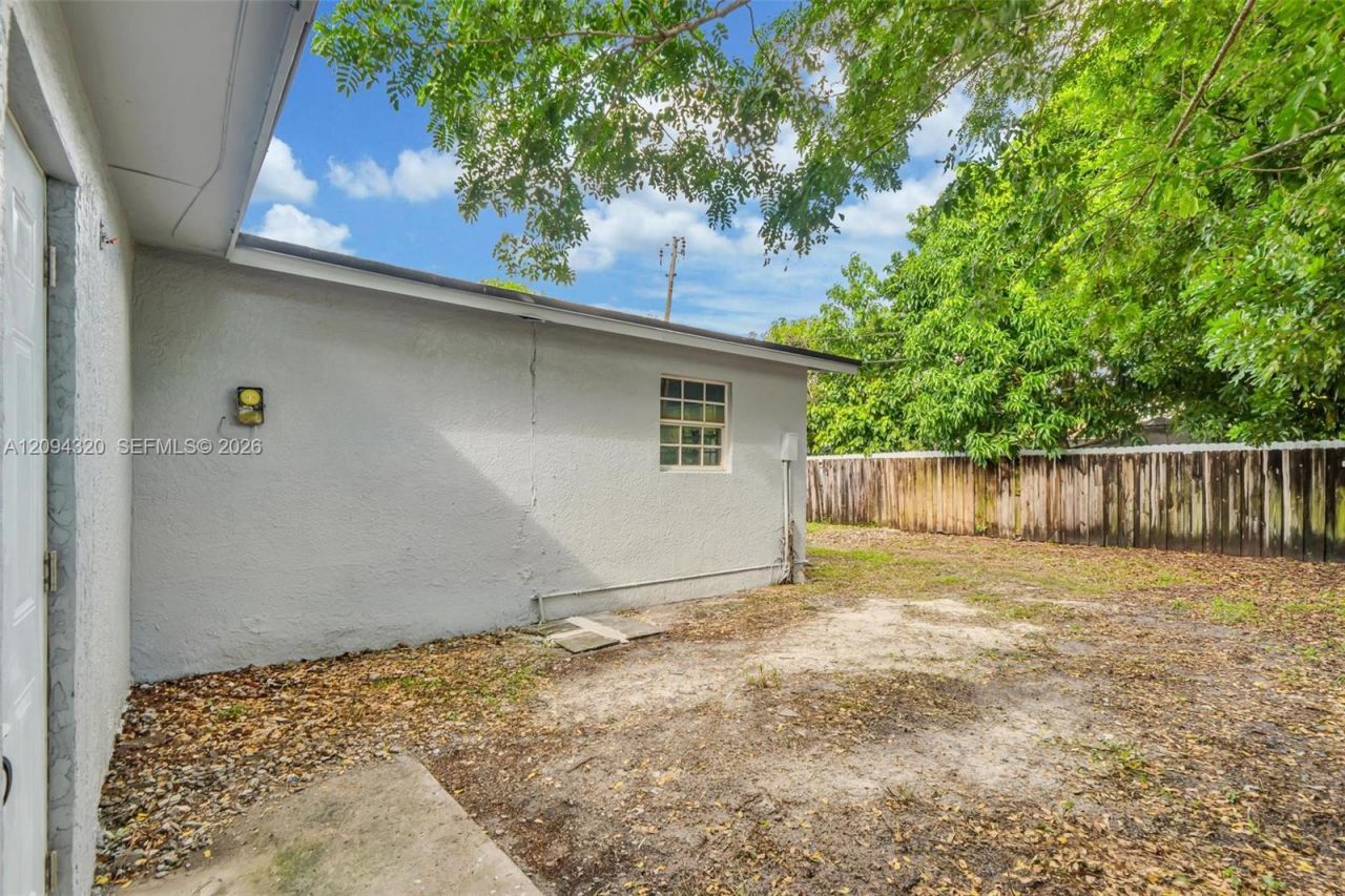 2637 Nassau Dr , Miramar, FL 33023 Photo