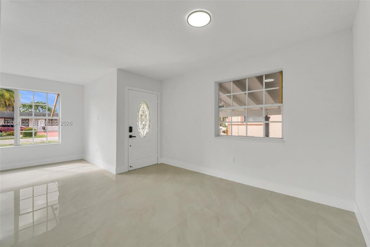 2637 Nassau Dr , Miramar, FL 33023 Photo
