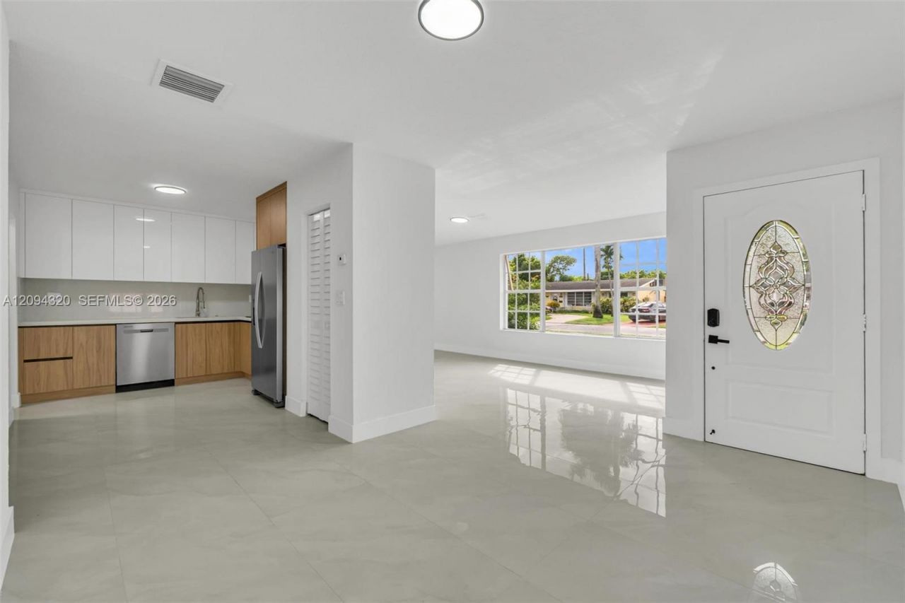 2637 Nassau Dr , Miramar, FL 33023 Photo
