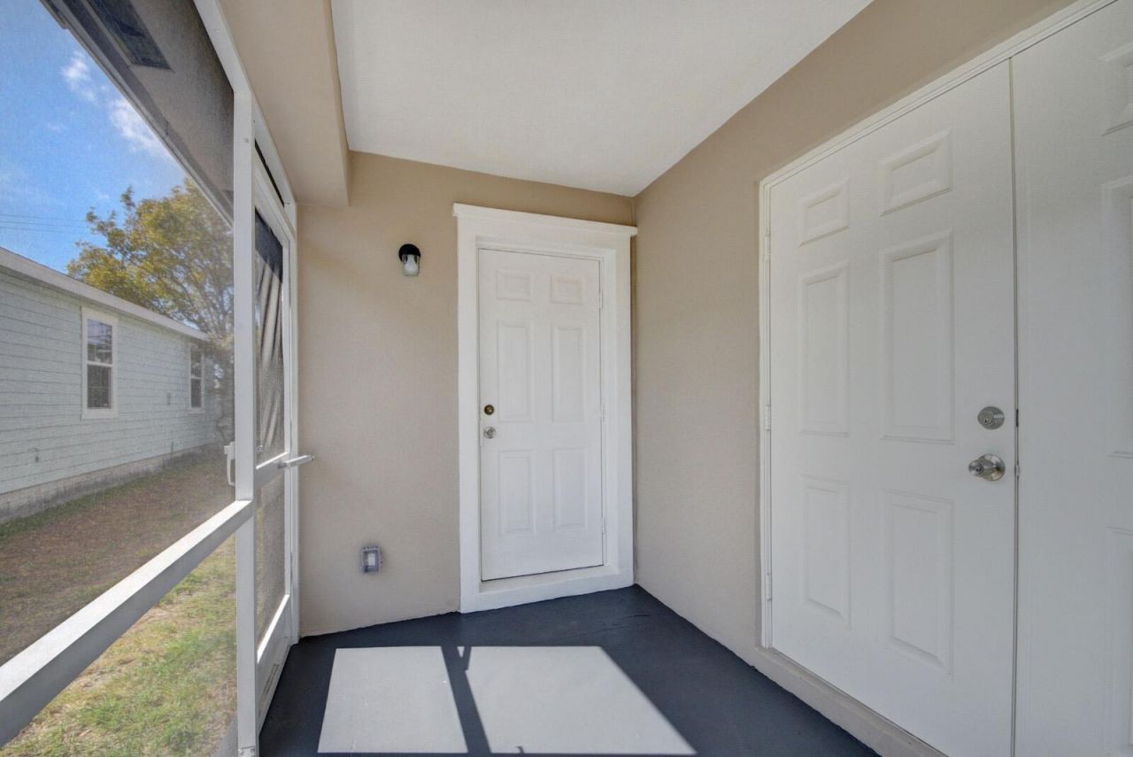 1043 22nd Street, West Palm Beach, FL 33407 Photo